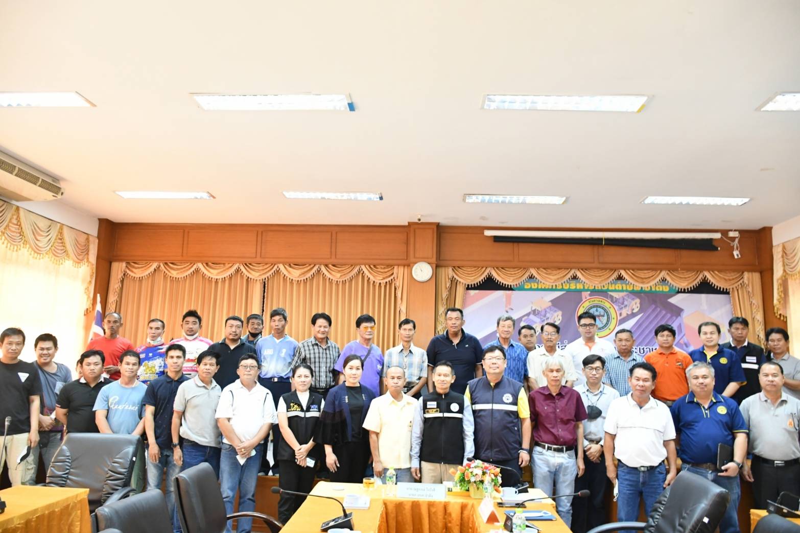 จัดประชุมการมีส่วนร่วมรับฟังความคิดเห็นของประชาชน 107 กม. 238+300 - กม. 239+680